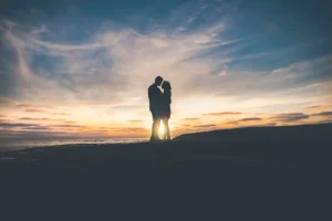 10 Contoh Love Story Undangan Digital yang Romantis untuk Anda!