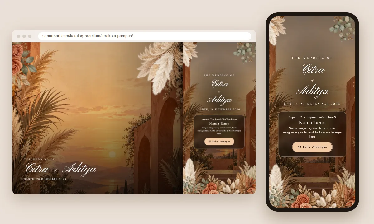 Tangkapan layar tema undangan premium Terakota Pampas Sannubari, bagian sampul pembuka dengan nama tamu, di layar desktop dan ponsel